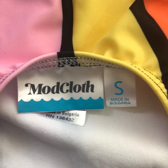 Modcloth The Roxie One-Piece Woman’s Swimsuit - Picture 4 of 10